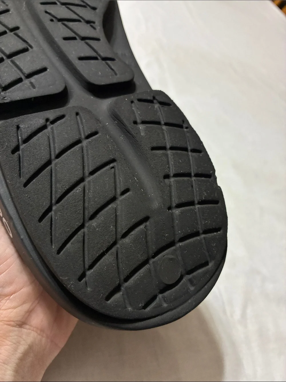 Men’s OOFOs OOriginal Sport Recovery Flip Flop Sandals (Black/White)